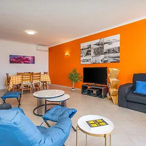 stylish-spacious-apartment-in-quiet-area-with-ac.hotelaalgarve.com/